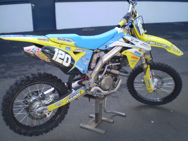 MOTO DU MAGASIN