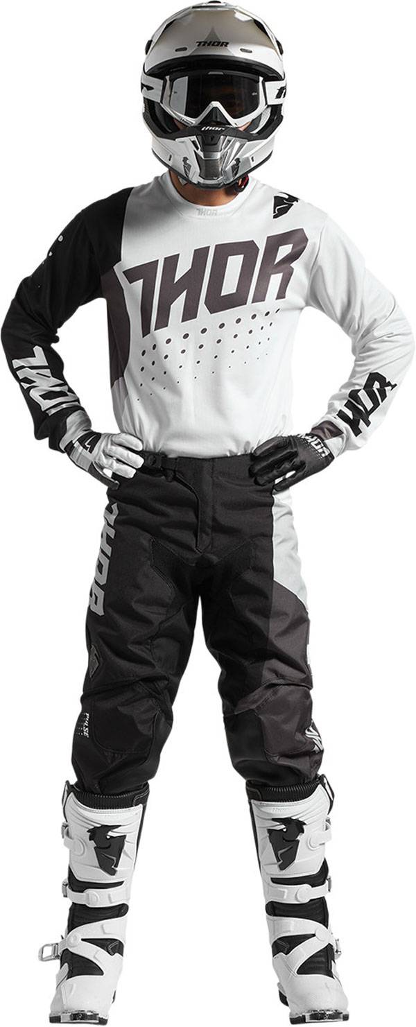 Tenue Thor 2017 Caracteristique Maillot 100 Polyester En Micro Mailles Manches Raglan Pour Eviter De Comprimer Les Avants Bras Graphiques Sublimes Col Arrondi Et Souple Pour Moins De Contraintes Et Plus De Confort Caracteristique Pantalon